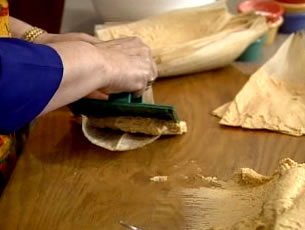 closeup showing the spreading process